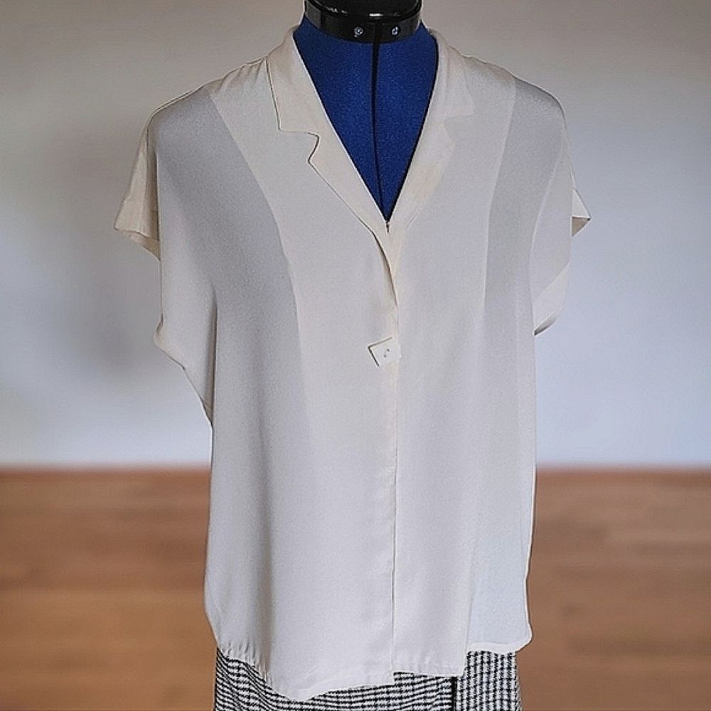 Vtg ivory semi-sheer collared doleman sleeve button front blouse